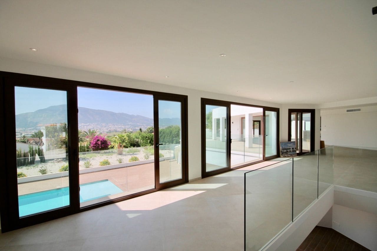 4 bedroom Villa for sale in Alfaz del Pi / L'Alfas del Pi with pool garage - € 2,250,000 (Ref: 6877238)