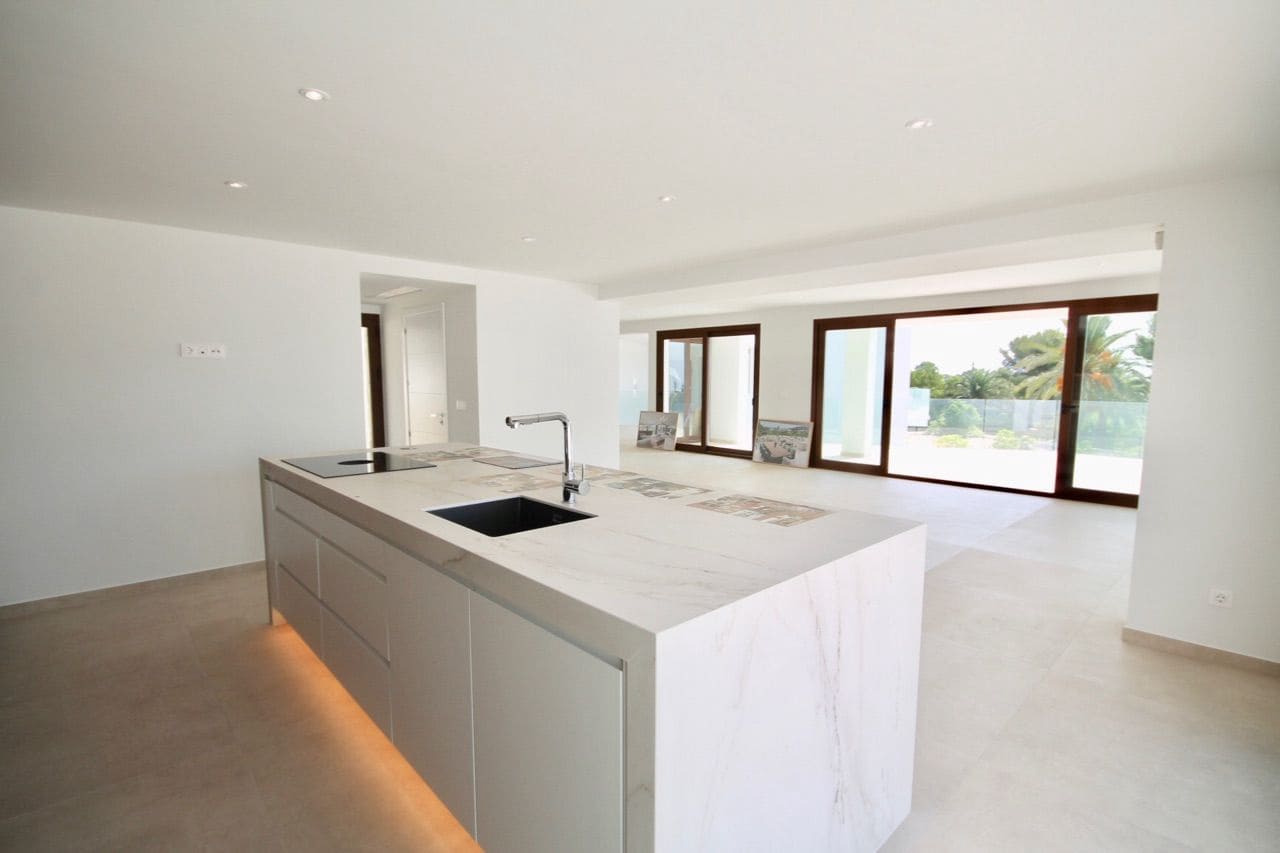 4 bedroom Villa for sale in Alfaz del Pi / L'Alfas del Pi with pool garage - € 2,250,000 (Ref: 6877238)