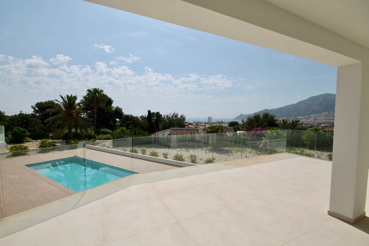 4 bedroom Villa for sale in Alfaz del Pi / L'Alfas del Pi with pool garage - € 2,250,000 (Ref: 6877238)