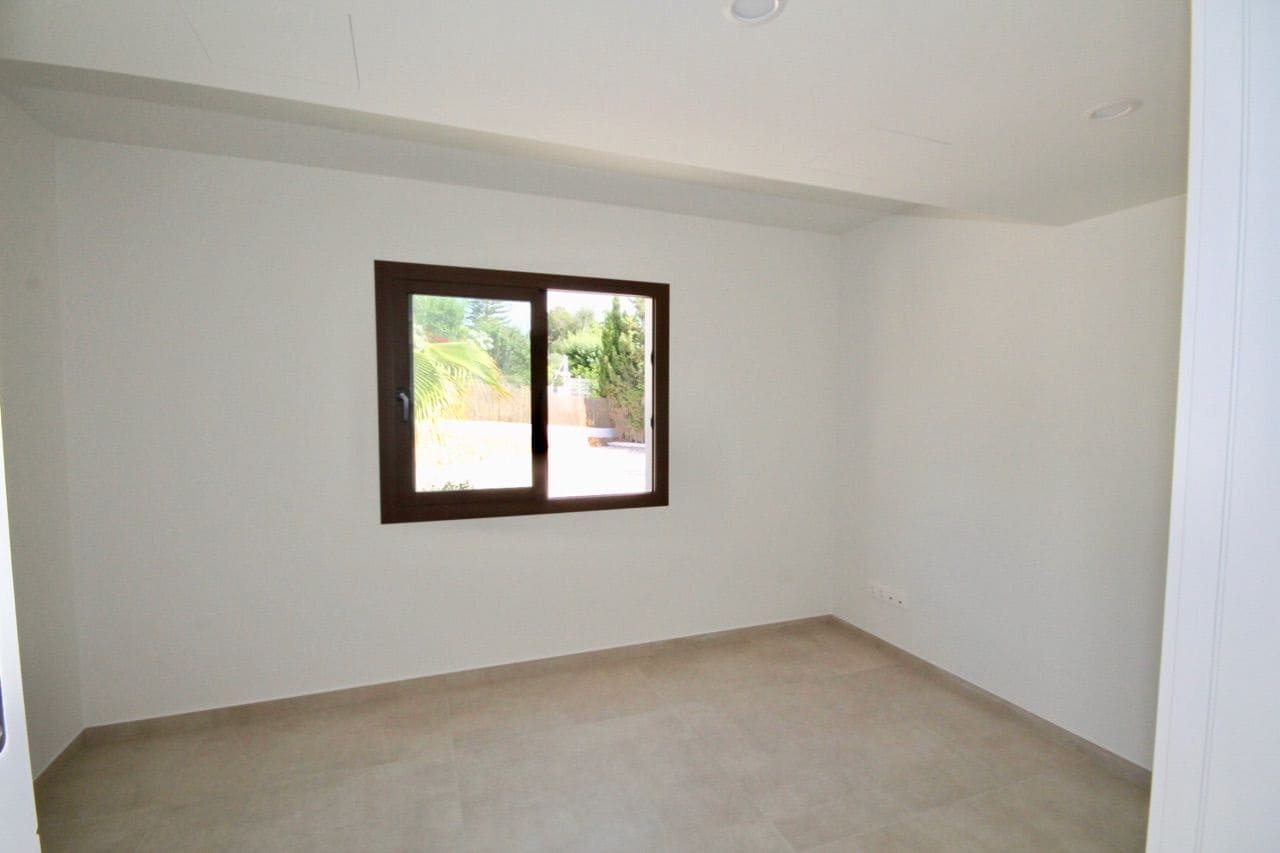 4 bedroom Villa for sale in Alfaz del Pi / L'Alfas del Pi with pool garage - € 2,250,000 (Ref: 6877238)