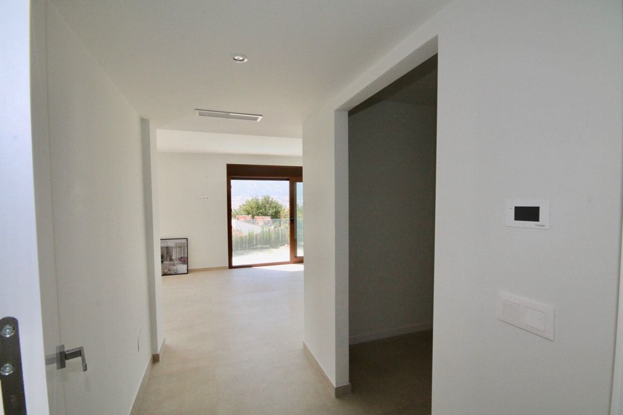 4 bedroom Villa for sale in Alfaz del Pi / L'Alfas del Pi with pool garage - € 2,250,000 (Ref: 6877238)