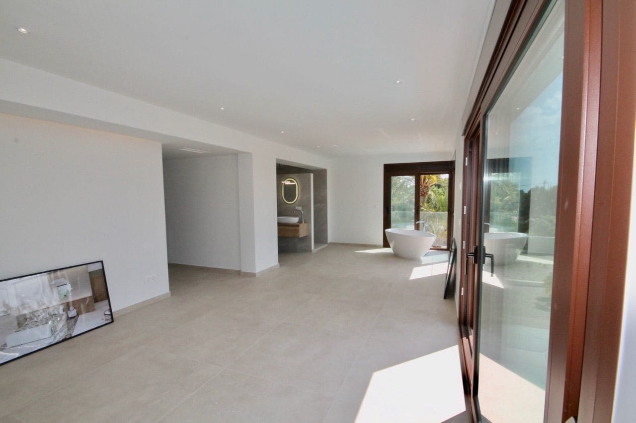 4 bedroom Villa for sale in Alfaz del Pi / L'Alfas del Pi with pool garage - € 2,250,000 (Ref: 6877238)