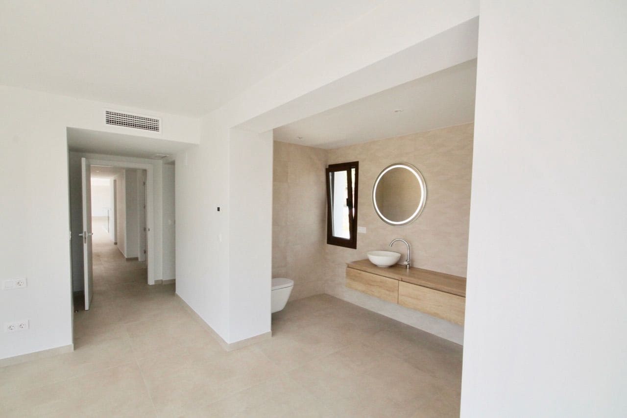 4 bedroom Villa for sale in Alfaz del Pi / L'Alfas del Pi with pool garage - € 2,250,000 (Ref: 6877238)