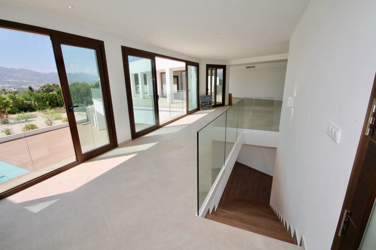 4 bedroom Villa for sale in Alfaz del Pi / L'Alfas del Pi with pool garage - € 2,250,000 (Ref: 6877238)