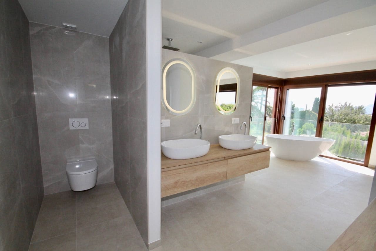 4 bedroom Villa for sale in Alfaz del Pi / L'Alfas del Pi with pool garage - € 2,250,000 (Ref: 6877238)