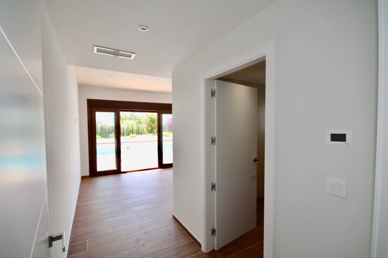 4 bedroom Villa for sale in Alfaz del Pi / L'Alfas del Pi with pool garage - € 2,250,000 (Ref: 6877238)