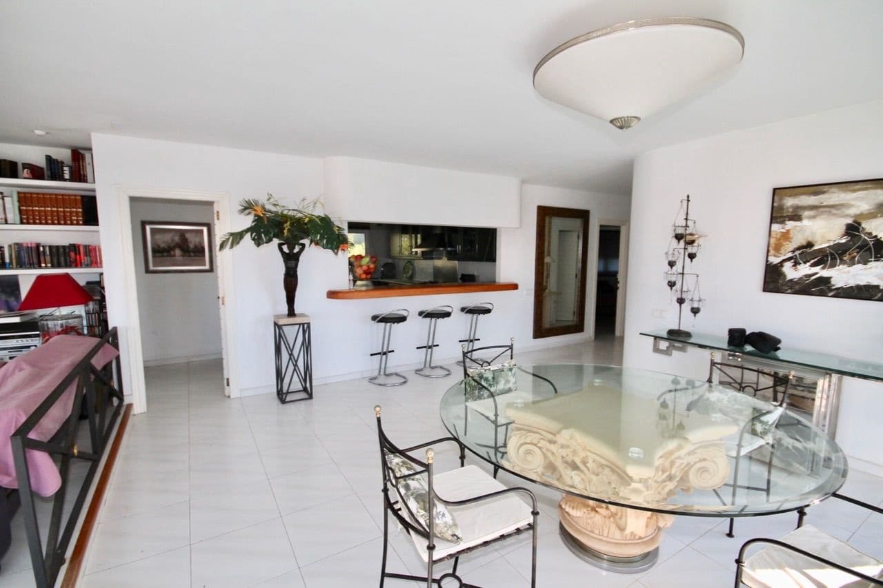 13 slaapkamer Villa te koop in Benidorm met zwembad garage - € 1.980.000 (Ref: 7261463)