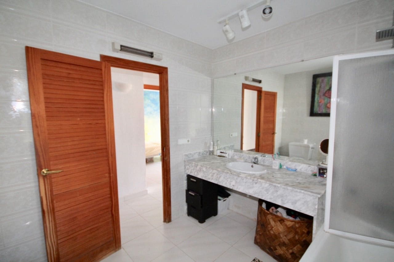 13 bedroom Villa for sale in Benidorm with pool garage - € 1,980,000 (Ref: 7261463)