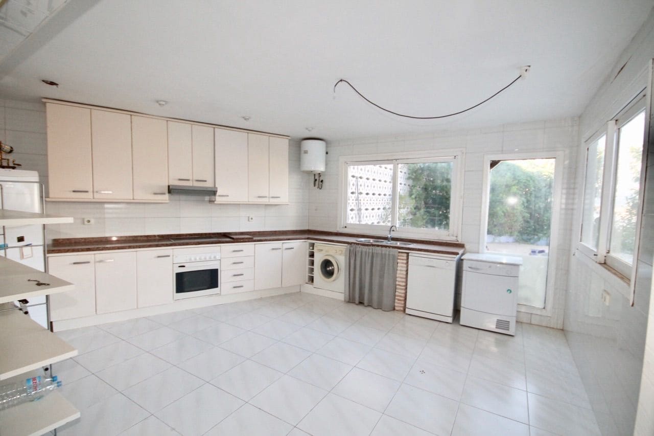 13 bedroom Villa for sale in Benidorm with pool garage - € 1,980,000 (Ref: 7261463)