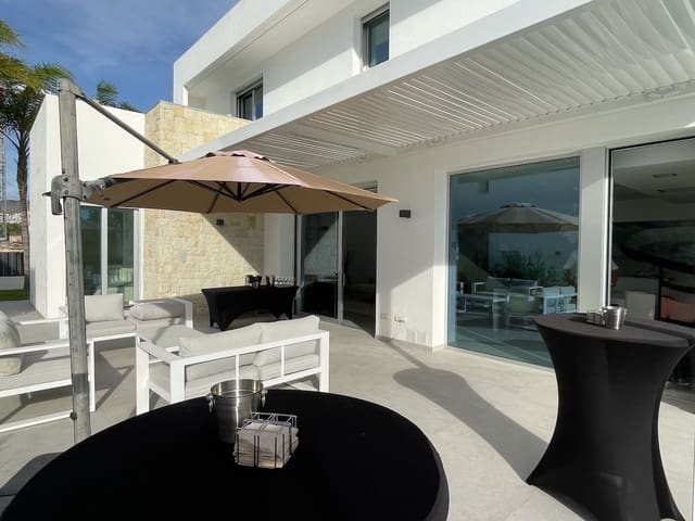 Chalet de 3 habitaciones en Finestrat en venta con piscina garaje - 695.000 € (Ref: 7697755)