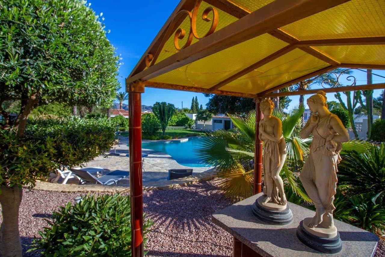 5 bedroom Villa for sale in Alfaz del Pi / L'Alfas del Pi with pool garage - € 995,000 (Ref: 7731963)