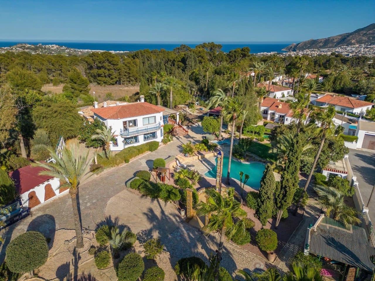 5 bedroom Villa for sale in Alfaz del Pi / L'Alfas del Pi with pool garage - € 995,000 (Ref: 7731963)