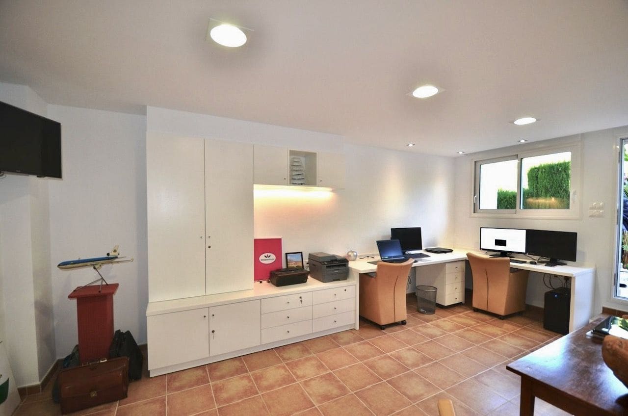 4 bedroom Villa for sale in Altea with pool garage - € 980,000 (Ref: 7754299)