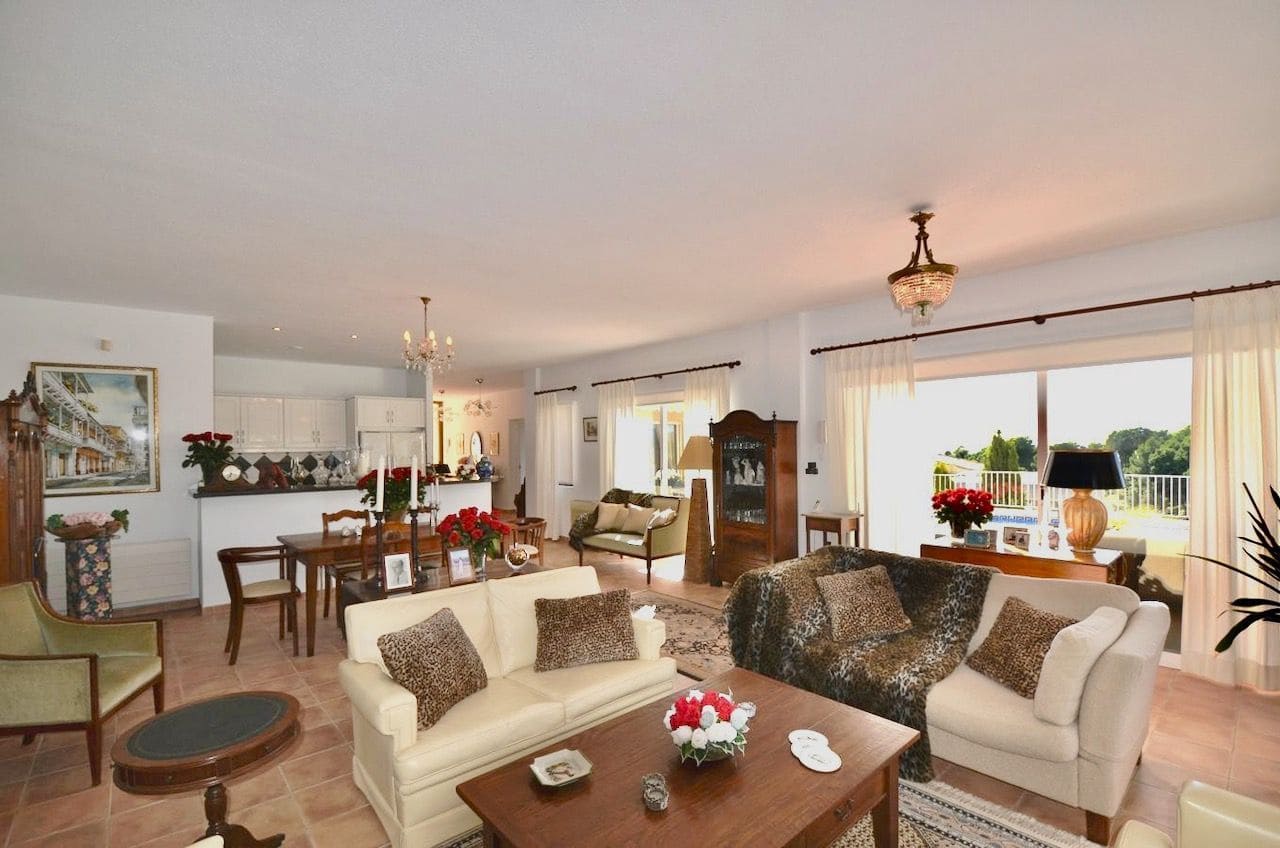 4 bedroom Villa for sale in Altea with pool garage - € 980,000 (Ref: 7754299)