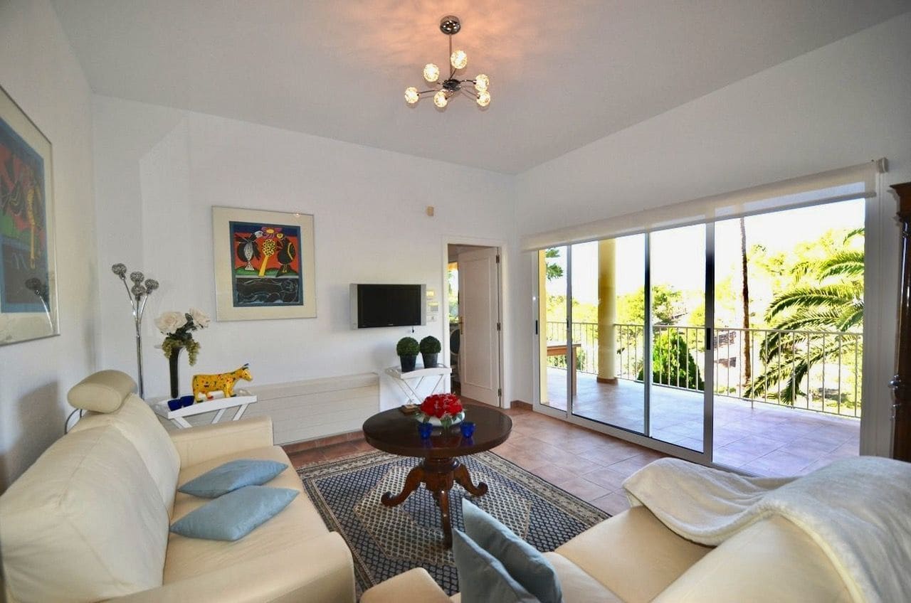 4 bedroom Villa for sale in Altea with pool garage - € 980,000 (Ref: 7754299)