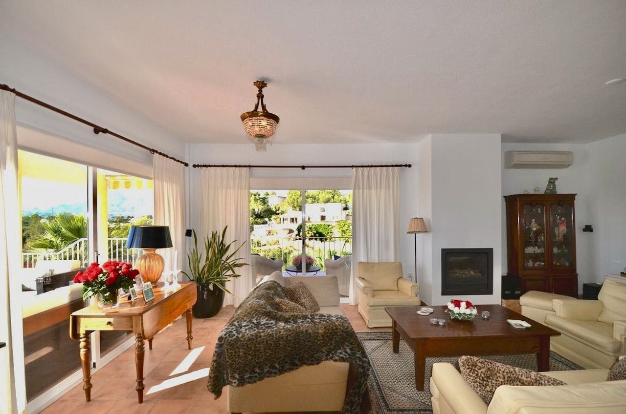 4 bedroom Villa for sale in Altea with pool garage - € 980,000 (Ref: 7754299)