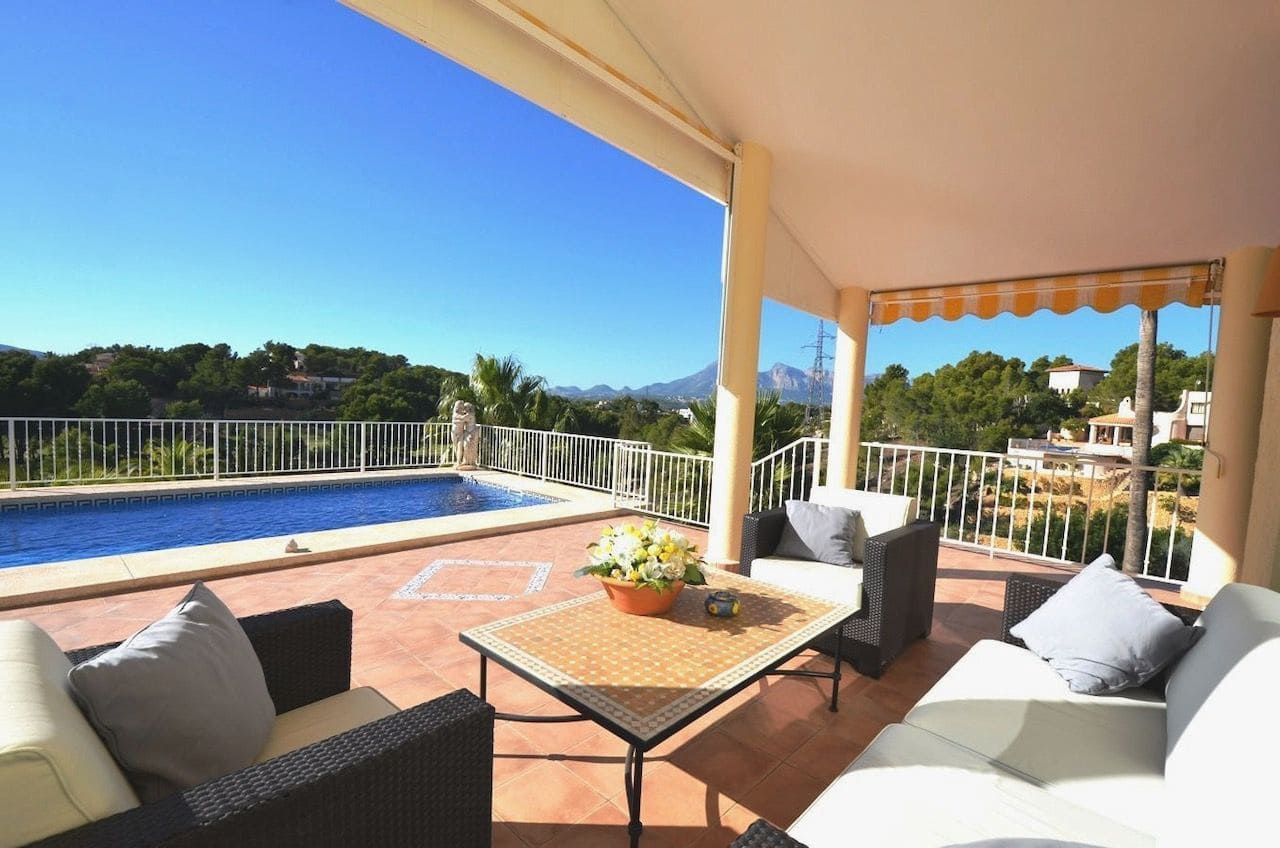 4 bedroom Villa for sale in Altea with pool garage - € 980,000 (Ref: 7754299)