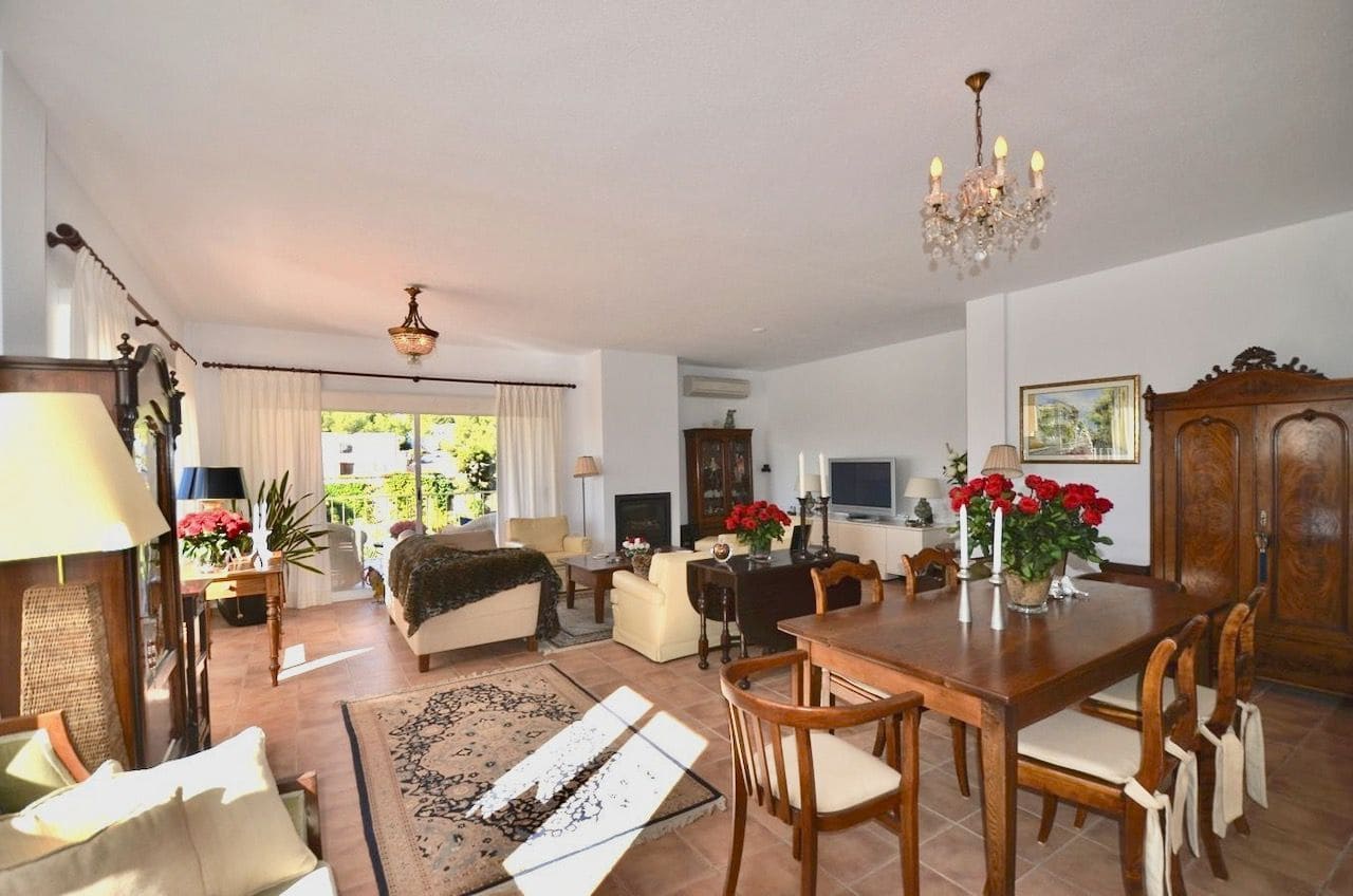 4 bedroom Villa for sale in Altea with pool garage - € 980,000 (Ref: 7754299)