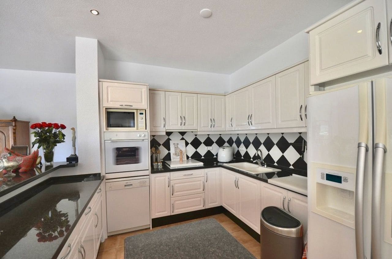 4 bedroom Villa for sale in Altea with pool garage - € 980,000 (Ref: 7754299)