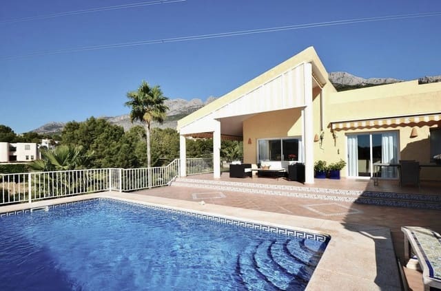 4 sovrum Villa till salu i Altea med pool garage - 980 000 € (Ref: 7754299)