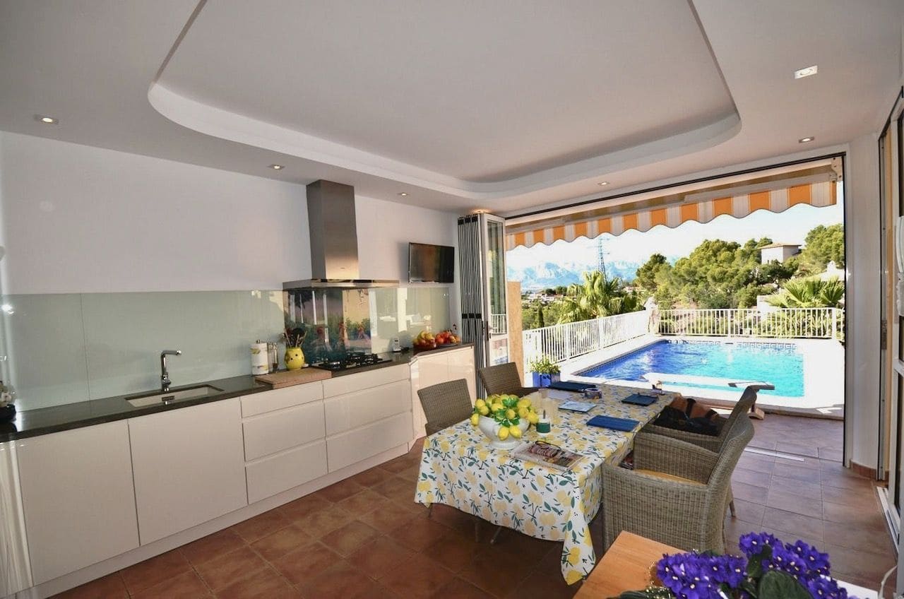 4 bedroom Villa for sale in Altea with pool garage - € 980,000 (Ref: 7754299)