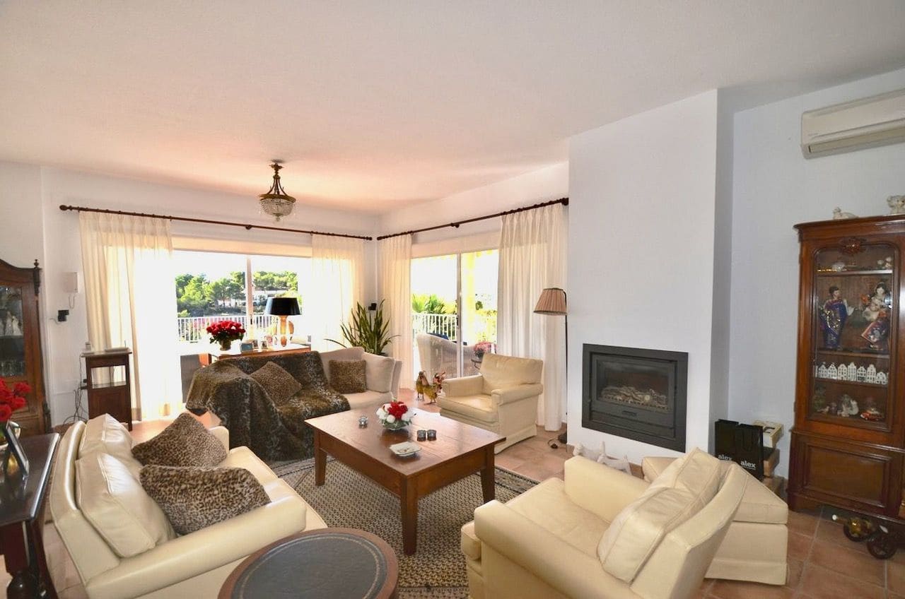 4 bedroom Villa for sale in Altea with pool garage - € 980,000 (Ref: 7754299)