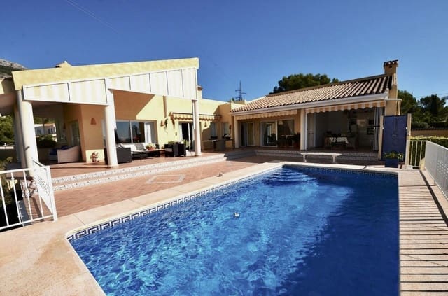 4 sovrum Villa till salu i Altea med pool garage - 980 000 € (Ref: 7754299)