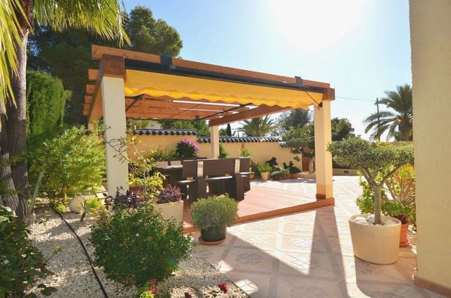 4 sovrum Villa till salu i Altea med pool garage - 980 000 € (Ref: 7754299)