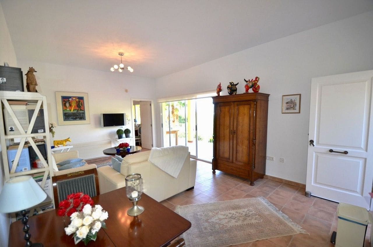 4 bedroom Villa for sale in Altea with pool garage - € 980,000 (Ref: 7754299)