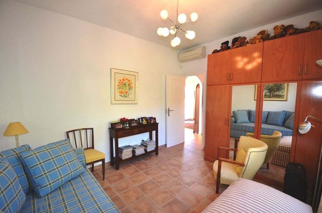 4 bedroom Villa for sale in Altea with pool garage - € 980,000 (Ref: 7754299)