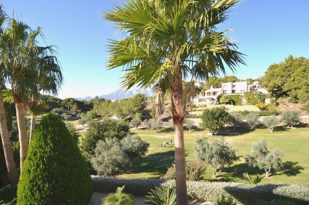 4 bedroom Villa for sale in Altea with pool garage - € 980,000 (Ref: 7754299)