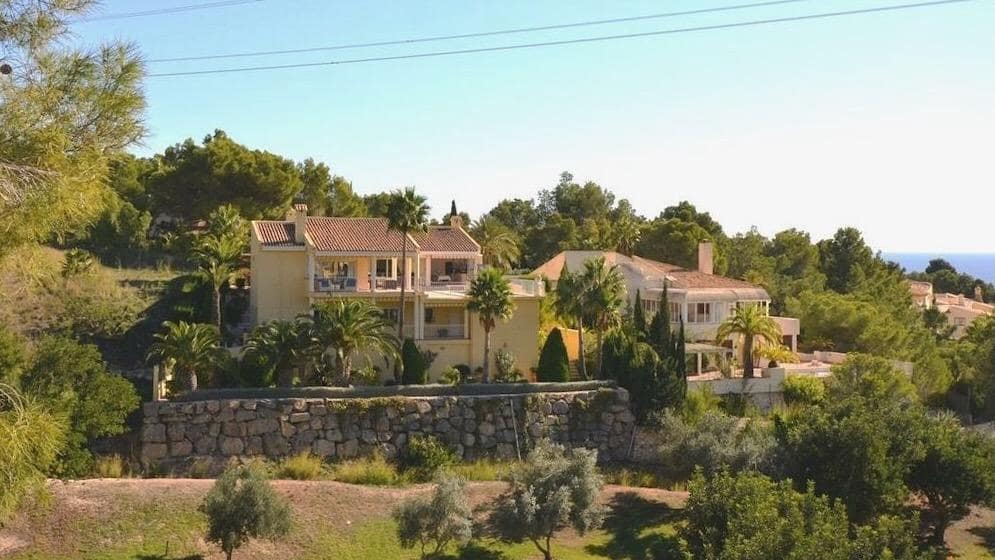 4 bedroom Villa for sale in Altea with pool garage - € 1,125,000 (Ref: 7754299)