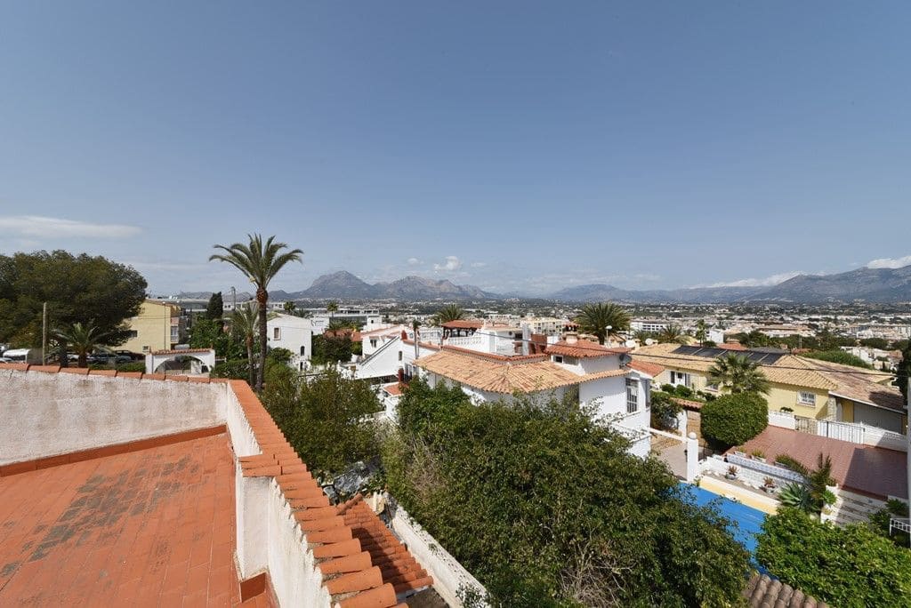 Grunde uden byggetilladelser til salg i Albir - € 600.000 (Ref: 8305069)