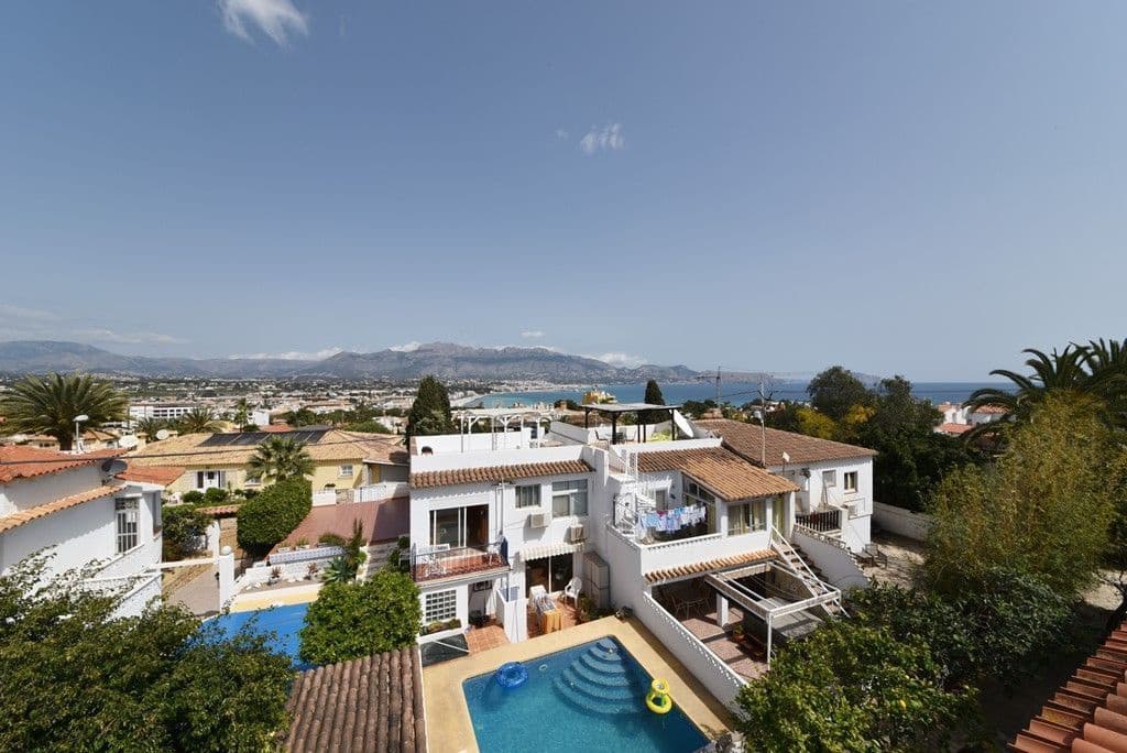 Grunde uden byggetilladelser til salg i Albir - € 600.000 (Ref: 8305069)