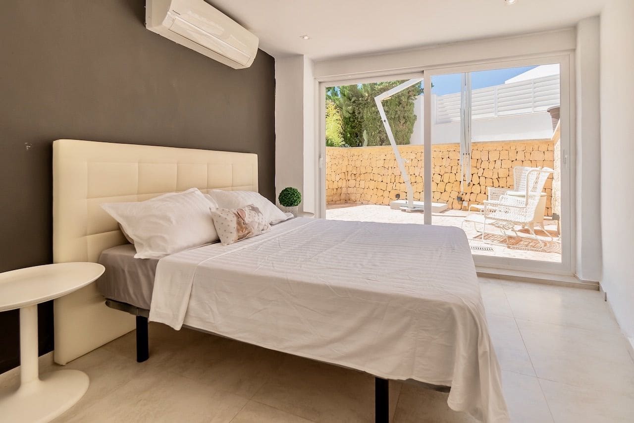 5 Zimmer Villa zu verkaufen in La Nucia mit Pool Garage - 695.000 € (Ref: 8421010)