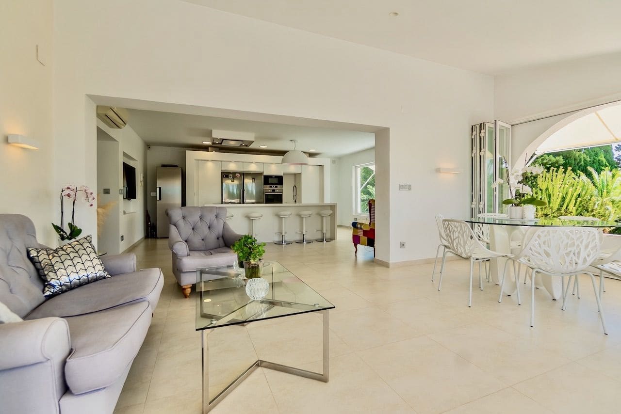 5 Zimmer Villa zu verkaufen in La Nucia mit Pool Garage - 695.000 € (Ref: 8421010)