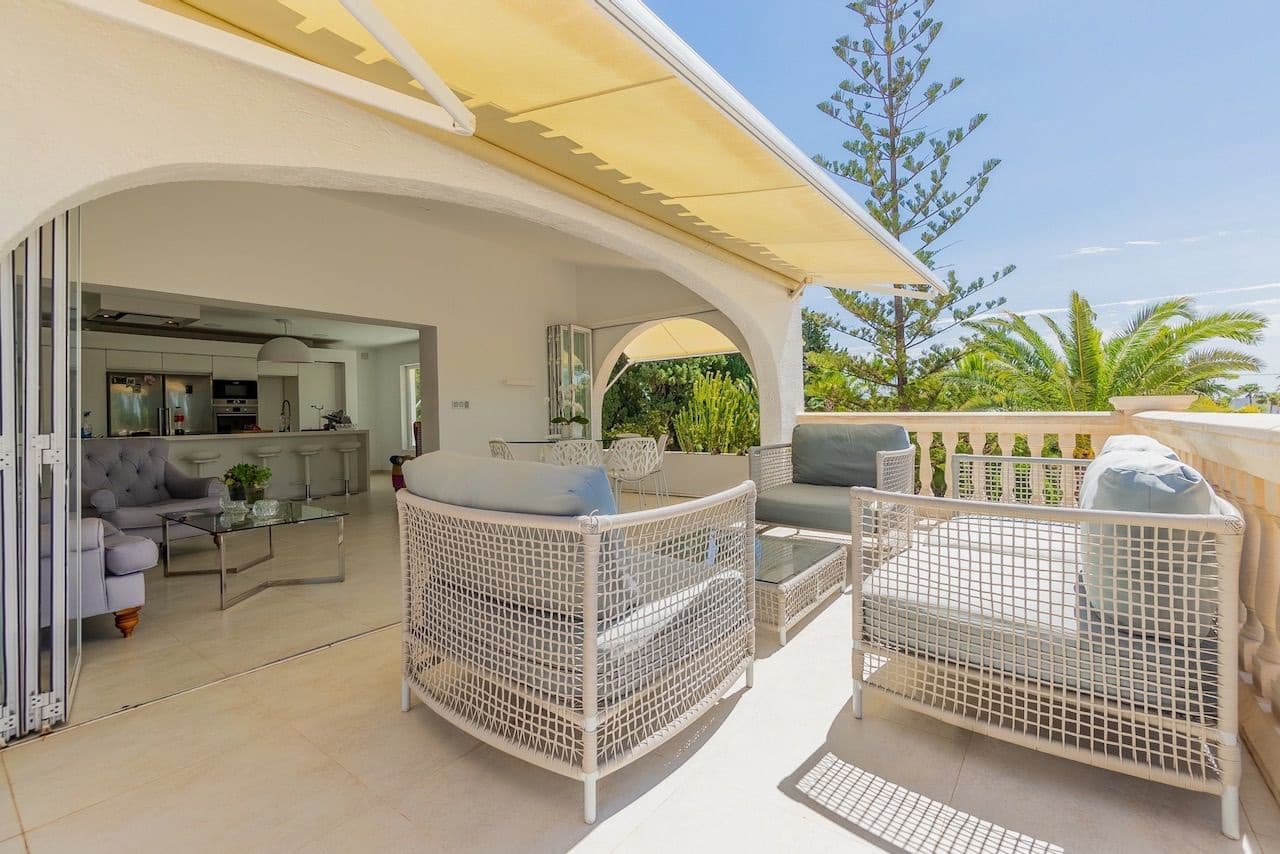 5 Zimmer Villa zu verkaufen in La Nucia mit Pool Garage - 695.000 € (Ref: 8421010)