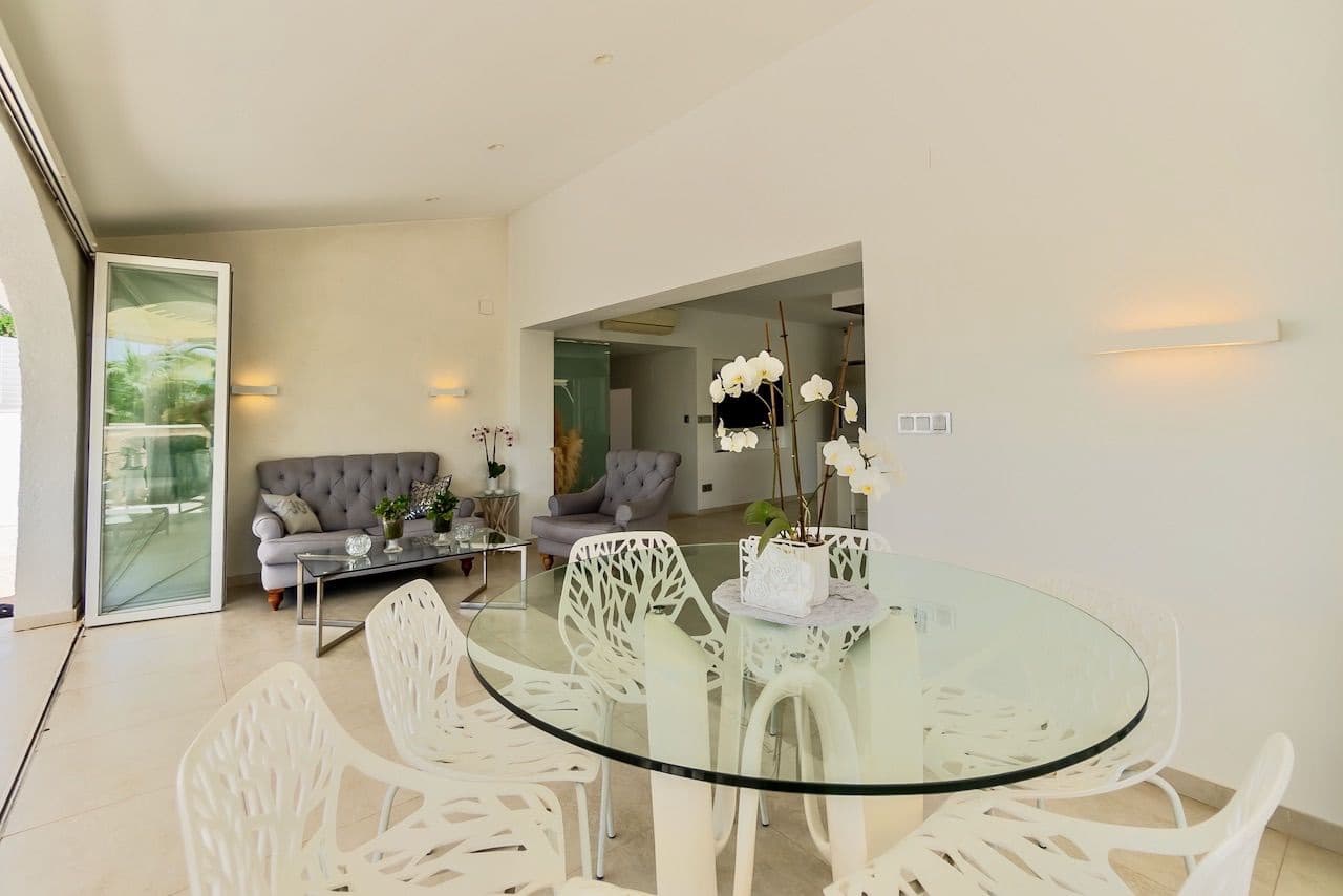 5 Zimmer Villa zu verkaufen in La Nucia mit Pool Garage - 695.000 € (Ref: 8421010)