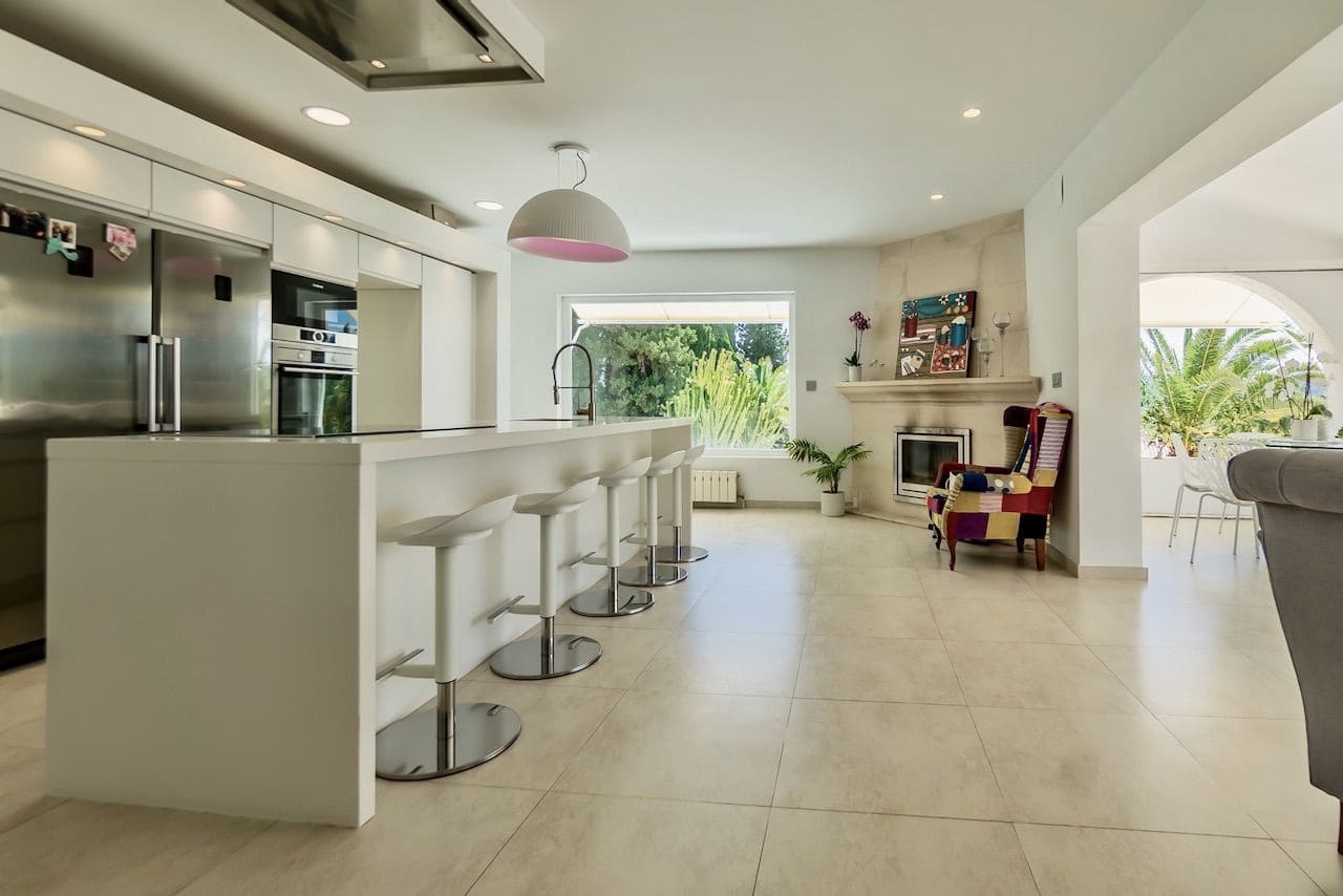 5 Zimmer Villa zu verkaufen in La Nucia mit Pool Garage - 695.000 € (Ref: 8421010)