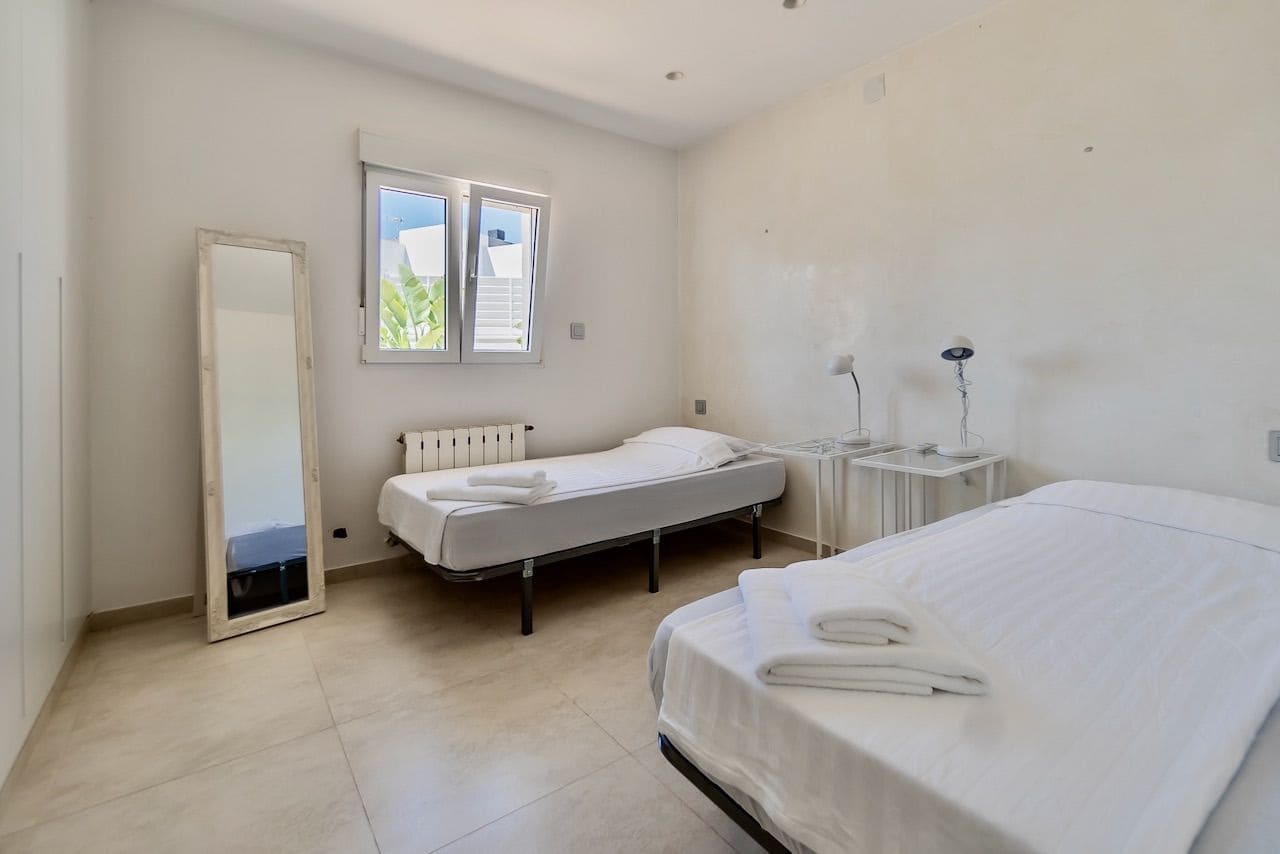 5 Zimmer Villa zu verkaufen in La Nucia mit Pool Garage - 695.000 € (Ref: 8421010)