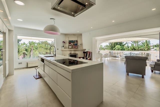 5 Zimmer Villa zu verkaufen in La Nucia mit Pool Garage - 695.000 € (Ref: 8421010)