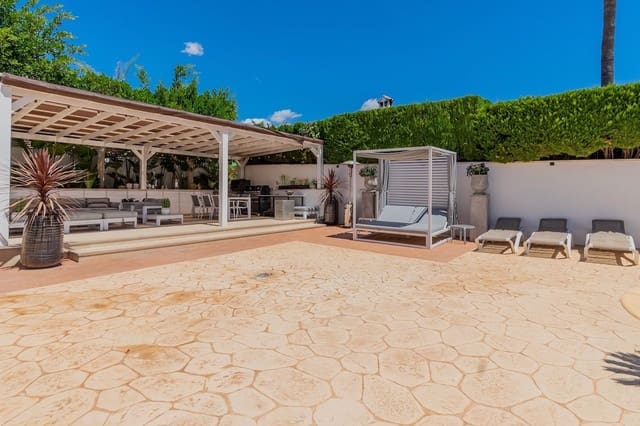 5 Zimmer Villa zu verkaufen in La Nucia mit Pool Garage - 695.000 € (Ref: 8421010)