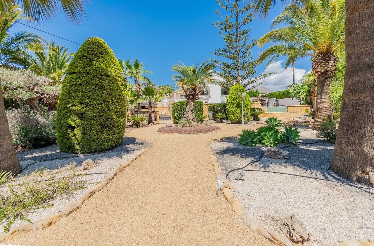 5 Zimmer Villa zu verkaufen in La Nucia mit Pool Garage - 695.000 € (Ref: 8421010)