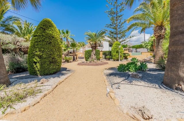 5 Zimmer Villa zu verkaufen in La Nucia mit Pool Garage - 695.000 € (Ref: 8421010)