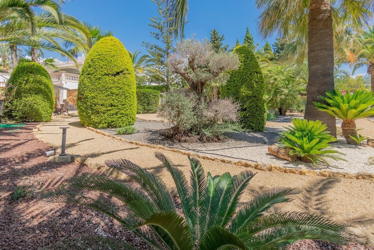 5 Zimmer Villa zu verkaufen in La Nucia mit Pool Garage - 695.000 € (Ref: 8421010)