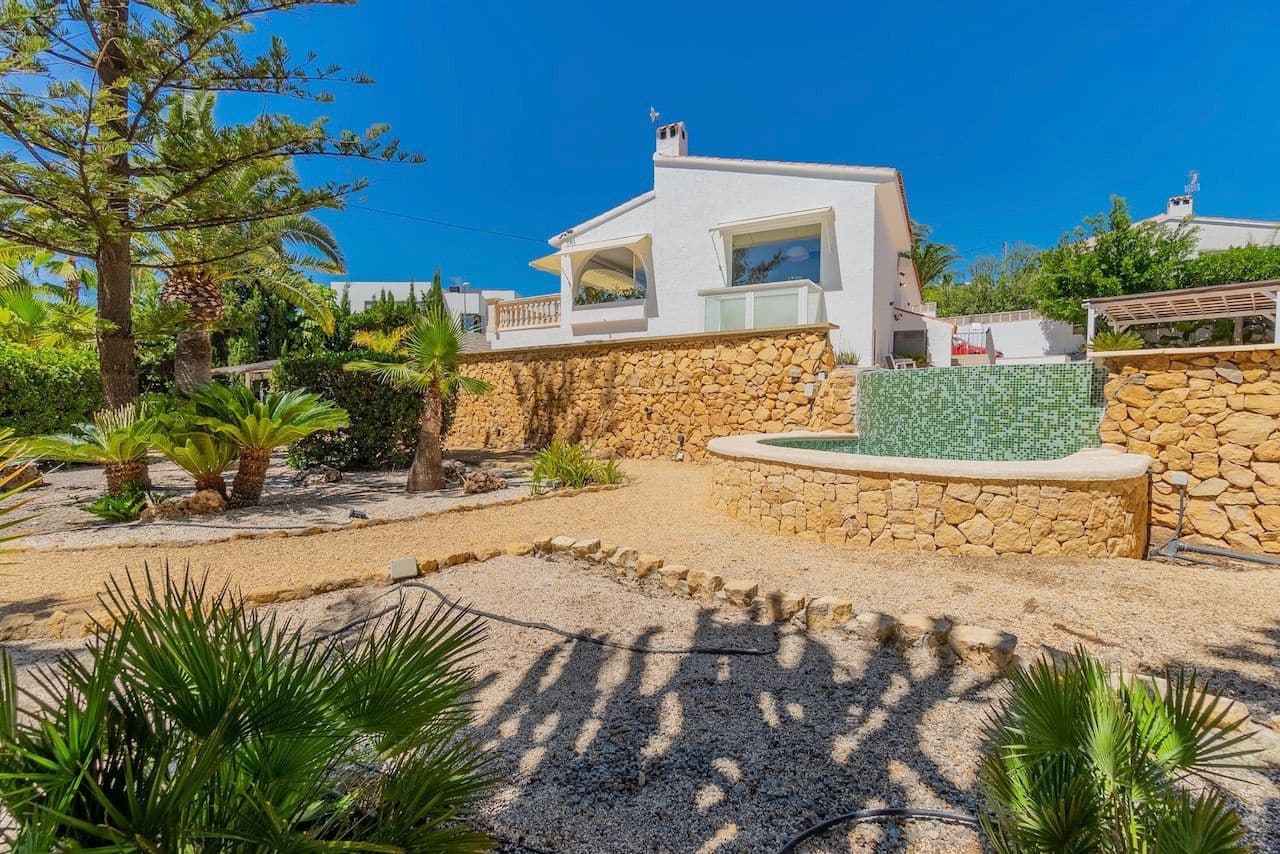 5 Zimmer Villa zu verkaufen in La Nucia mit Pool Garage - 695.000 € (Ref: 8421010)