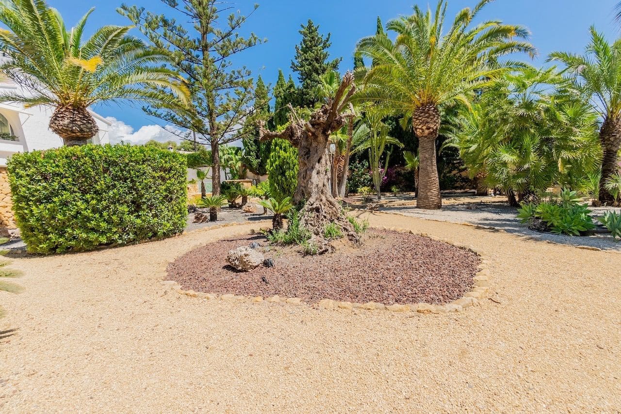 5 Zimmer Villa zu verkaufen in La Nucia mit Pool Garage - 695.000 € (Ref: 8421010)