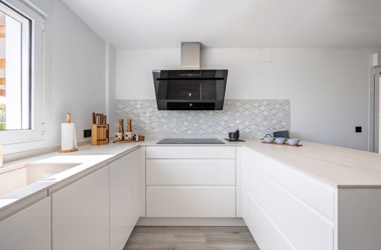 Chalet de 4 habitaciones en Alfaz del Pi / L'Alfàs del Pi en venta con piscina garaje - 1.340.000 € (Ref: 8469920)