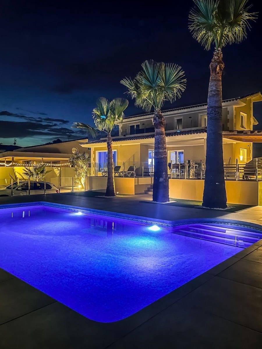 Chalet de 4 habitaciones en Alfaz del Pi / L'Alfàs del Pi en venta con piscina garaje - 1.340.000 € (Ref: 8469920)