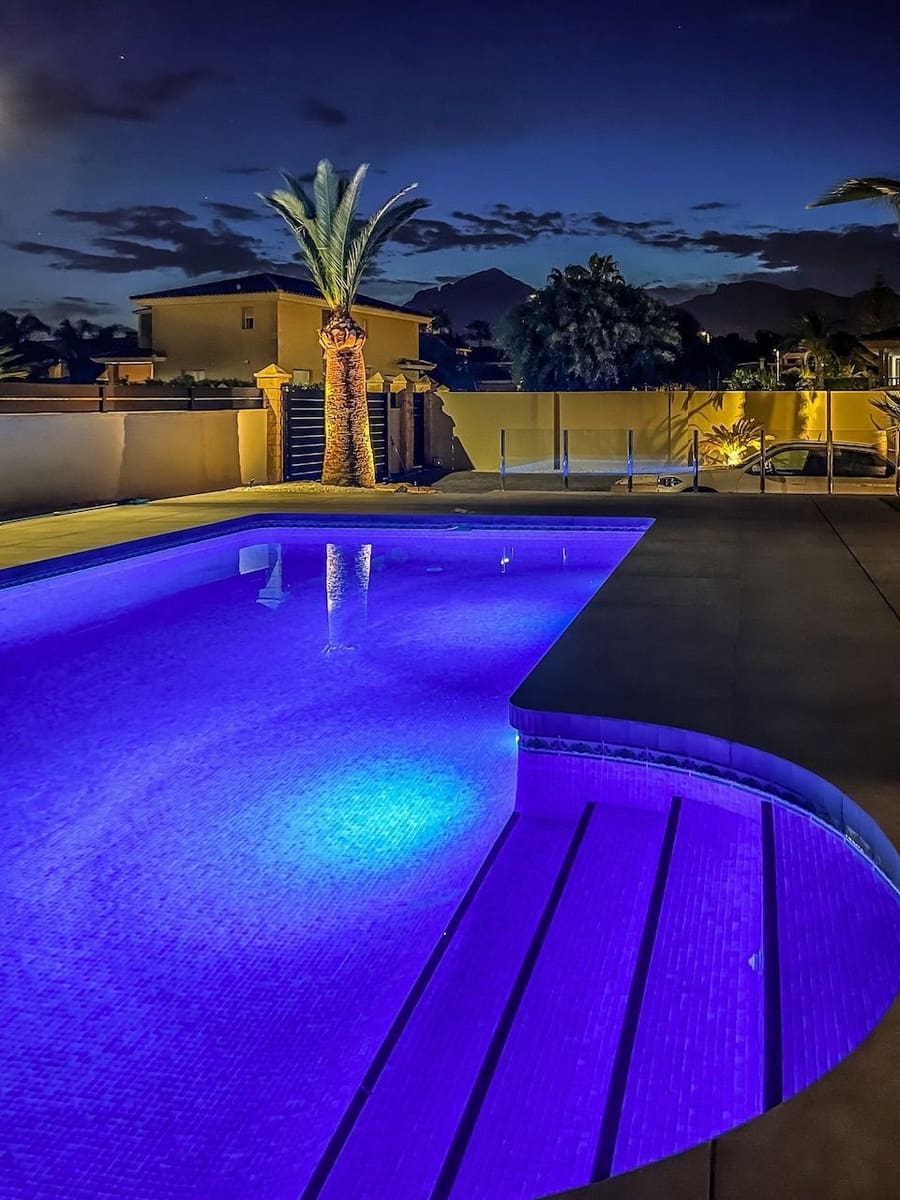 Chalet de 4 habitaciones en Alfaz del Pi / L'Alfàs del Pi en venta con piscina garaje - 1.340.000 € (Ref: 8469920)